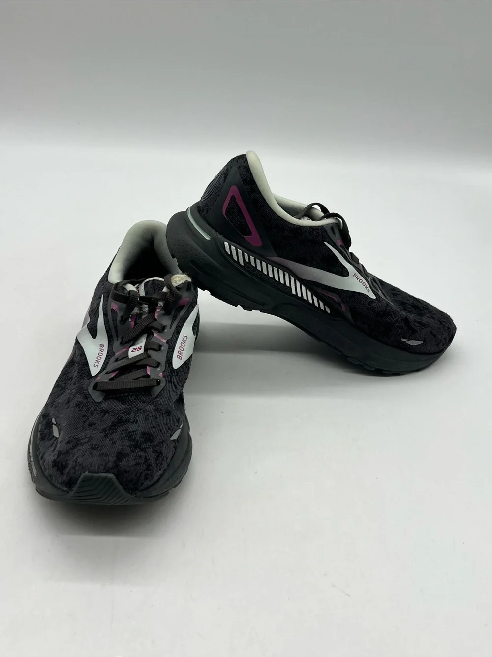Brooks Adrenaline GTS 23 Womens Size 8 Running Shoes Sneakers 1203811D072